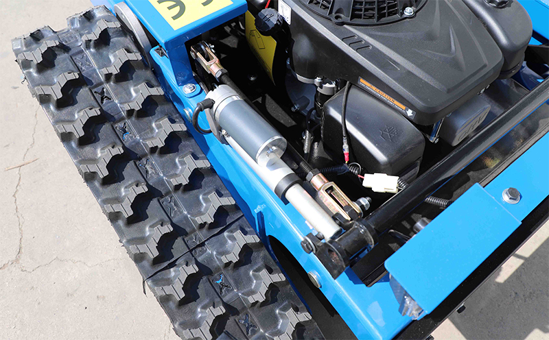 Selbstfahrender Rasenmäher.jpg